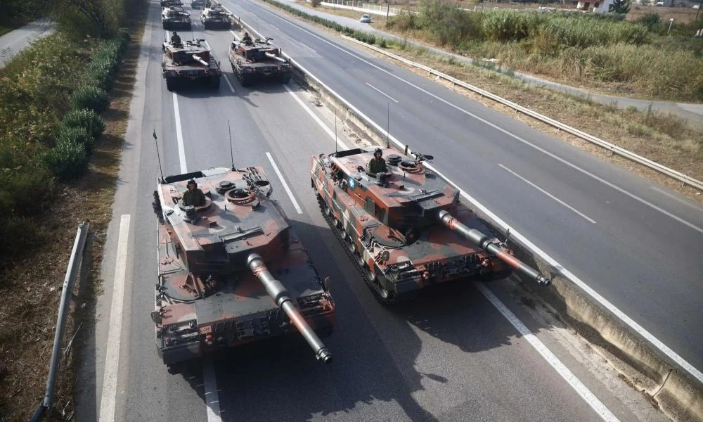 Θεσσαλονίκη: Σείστηκε η Μουδανίων στη δοκιμαστική παρέλαση - Eντυπωσιακές εικόνες